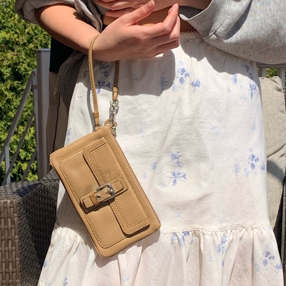 Coach wristlet with buckle - Picture 5 of 5